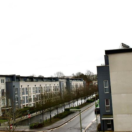 Beautiful 1-Bed Apartment In Redhill Redhill  Exterior photo
