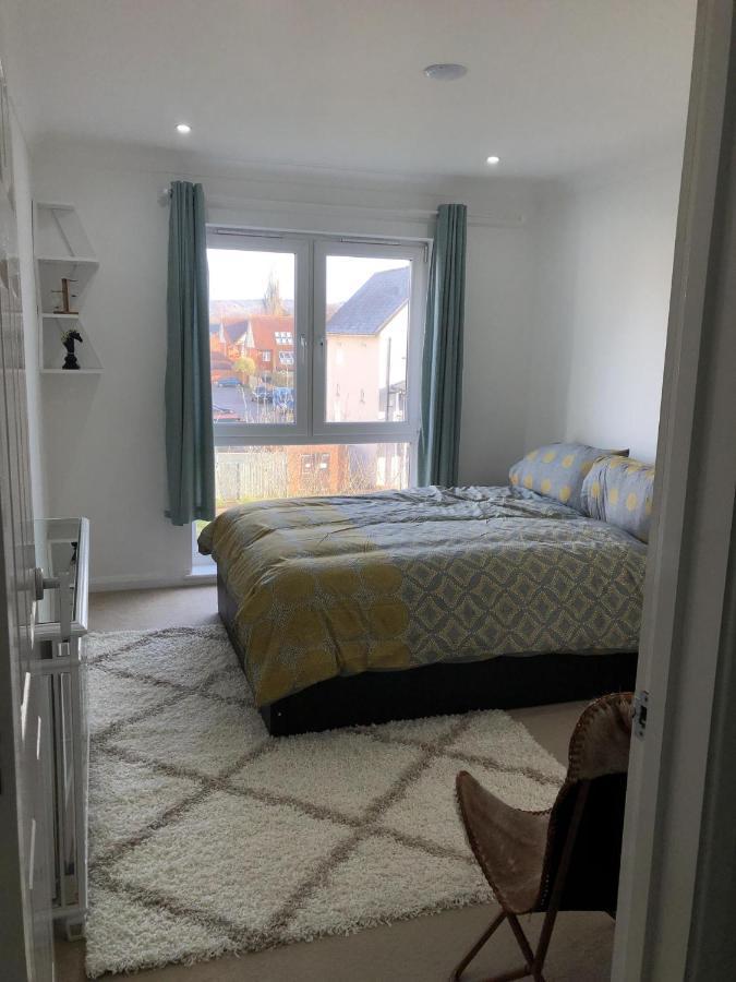 Beautiful 1-Bed Apartment In Redhill Redhill  Exterior photo