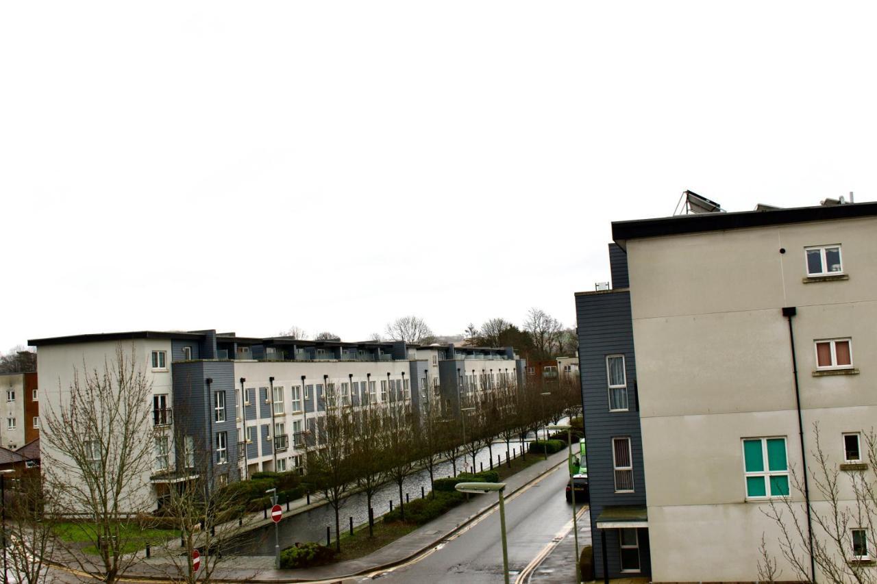 Beautiful 1-Bed Apartment In Redhill Redhill  Exterior photo